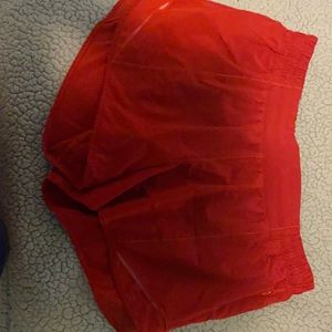 Lululemon red hotty hot 4 inch